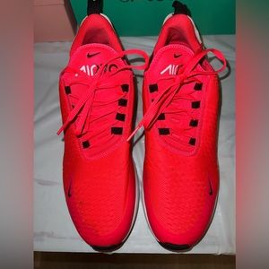 Size 11.5 Nike air max 270